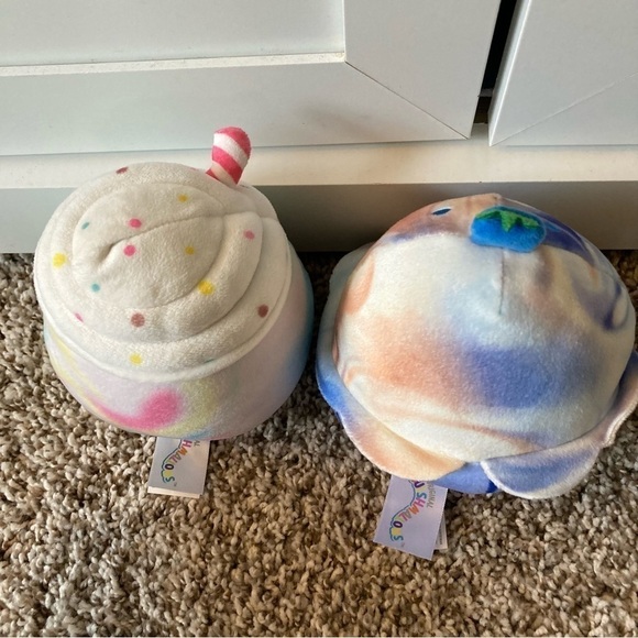 Two SQUISHMALLOWS 5" Scented Mystery Squad Blueberry Muffin and Milkshake No Bag - Picture 7 of 10